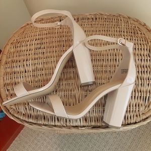 Charlotte Russe (Rebekah 02 style) 4" Heels.  NWOT Excellent Size 8